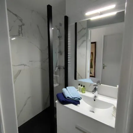 Appartement Avec Terrasse Vue Mer, Proximite Plage, Place Parking Sanary-sur-Mer