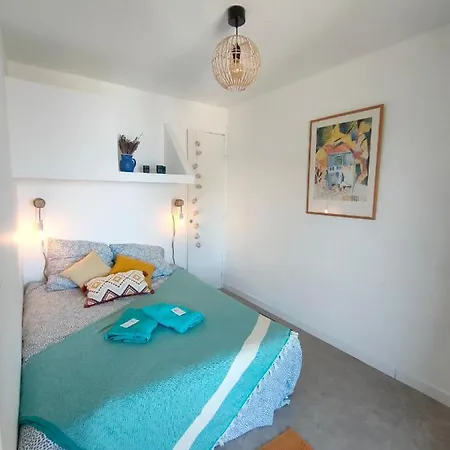 Avec Terrasse Vue Mer, Proximite Plage, Place Parking *